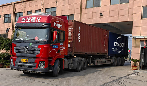 滕州瑞興化工有限公司出貨車輛